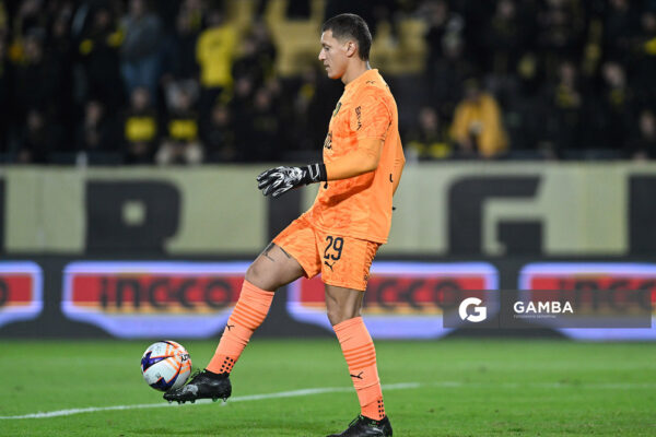 Washington Aguerre, golero de Peñarol, Liga AUF Uruguaya. Estadio Campeón del Siglo.