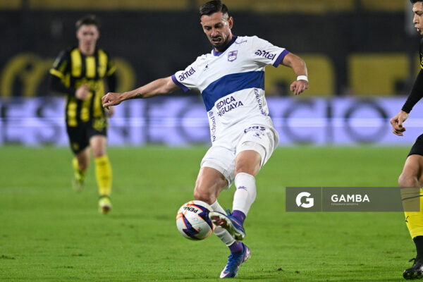 Facundo Castro, de Defensor Sporting, Liga AUF Uruguaya. Estadio Campeón del Siglo.