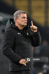 Diego Aguirre, director técnico de Peñarol, Liga AUF Uruguaya. Estadio Campeón del Siglo.