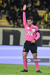 Mathías de Armas, árbitro central, Liga AUF Uruguaya. Estadio Campeón del Siglo.