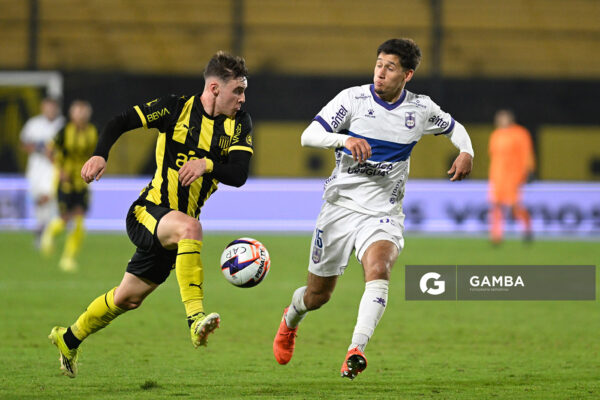 Leandro Umpiérrez, de Peñarol, Liga AUF Uruguaya. Estadio Campeón del Siglo.