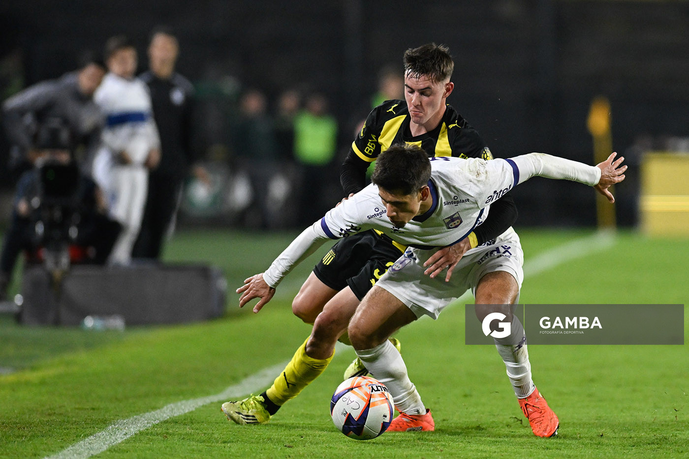 Axel Frugone, de Defensor Sporting, Liga AUF Uruguaya. Estadio Campeón del Siglo.