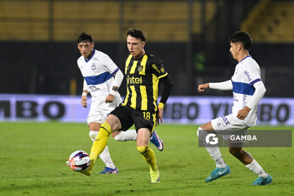 Germán Barbas, de Peñarol, Liga AUF Uruguaya. Estadio Campeón del Siglo.
