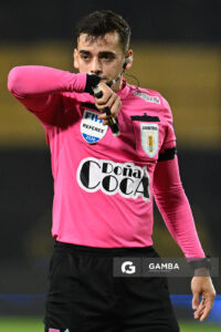 Mathías de Armas, árbitro central, Liga AUF Uruguaya. Estadio Campeón del Siglo.
