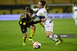 Leandro Umpiérrez, de Peñarol, Liga AUF Uruguaya. Estadio Campeón del Siglo.