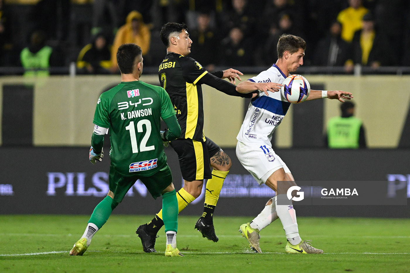 Lucas Agazzi, de Defensor Sporting, Liga AUF Uruguaya. Estadio Campeón del Siglo.