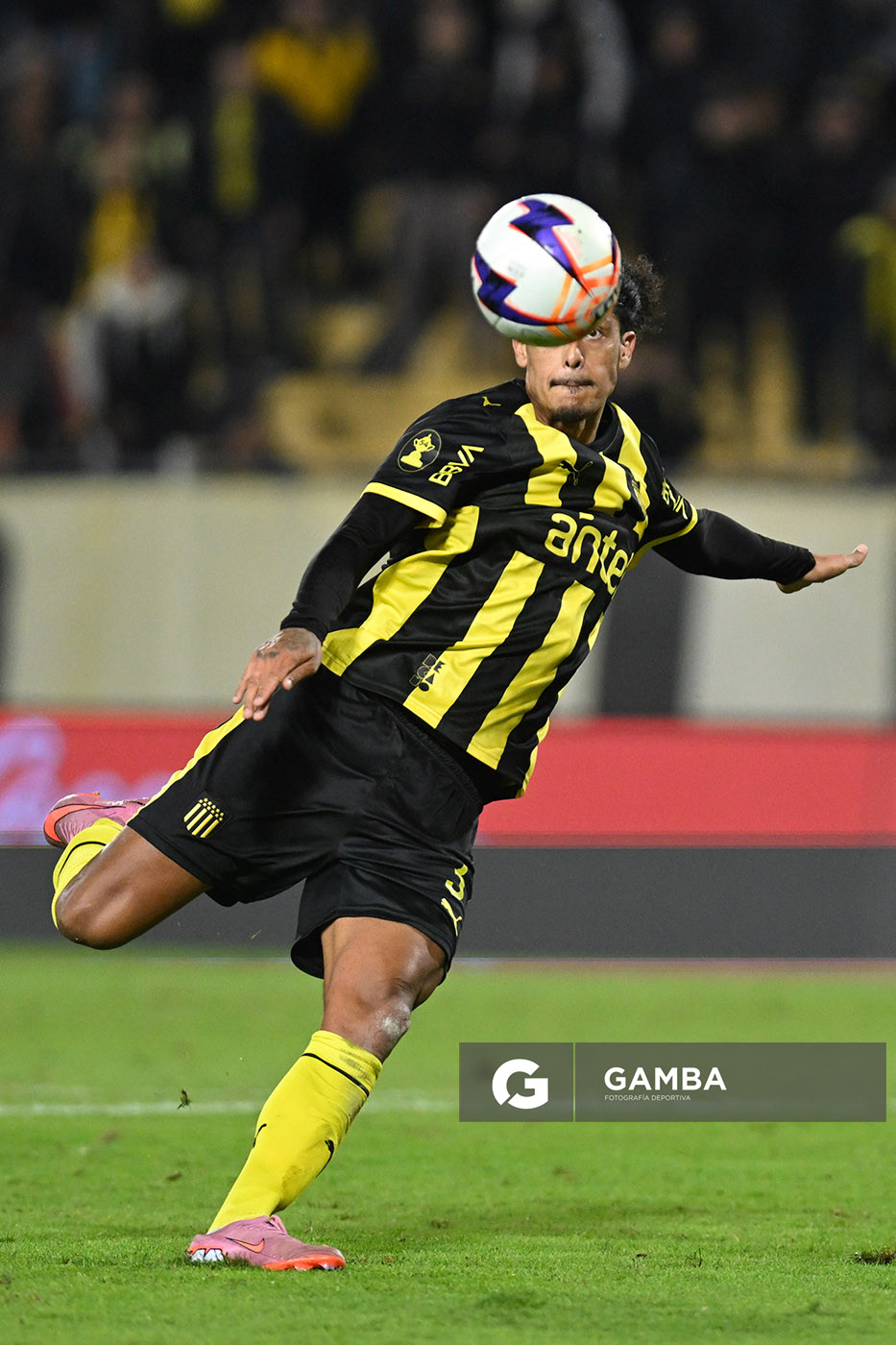 Mauricio Lemos, de Peñarol, Liga AUF Uruguaya. Estadio Campeón del Siglo.