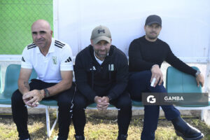 Jorge Contreras, Mathías Sánchez y Cristian Chambian, director técnico de Racing. Liga AUF Uruguaya. Estadio Parque Osvaldo Roberto.