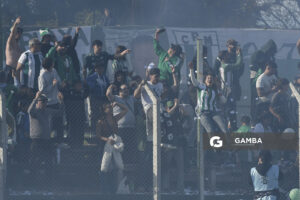 Hinchas de Racing. Liga AUF Uruguaya. Estadio Parque Osvaldo Roberto.