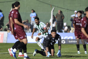 Martín Ferreira, de Racing, Liga AUF Uruguaya. Estadio Parque Osvaldo Roberto.