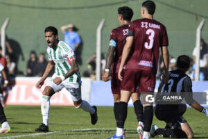 Martín Ferreira, de Racing, Liga AUF Uruguaya. Estadio Parque Osvaldo Roberto.