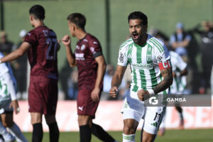 Martín Ferreira, de Racing, Liga AUF Uruguaya. Estadio Parque Osvaldo Roberto.