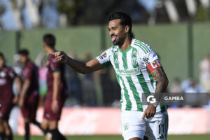 Martín Ferreira, de Racing, Liga AUF Uruguaya. Estadio Parque Osvaldo Roberto.