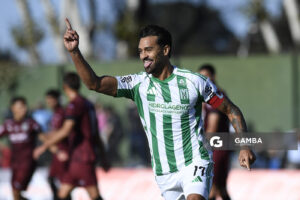 Martín Ferreira, de Racing, Liga AUF Uruguaya. Estadio Parque Osvaldo Roberto.