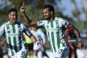 Martín Ferreira, de Racing, Liga AUF Uruguaya. Estadio Parque Osvaldo Roberto.