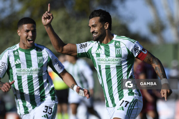 Martín Ferreira, de Racing, Liga AUF Uruguaya. Estadio Parque Osvaldo Roberto.
