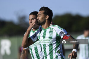 Martín Ferreira, de Racing, Liga AUF Uruguaya. Estadio Parque Osvaldo Roberto.
