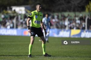 Andrés Matonte, árbitro central, Liga AUF Uruguaya. Estadio Parque Osvaldo Roberto.