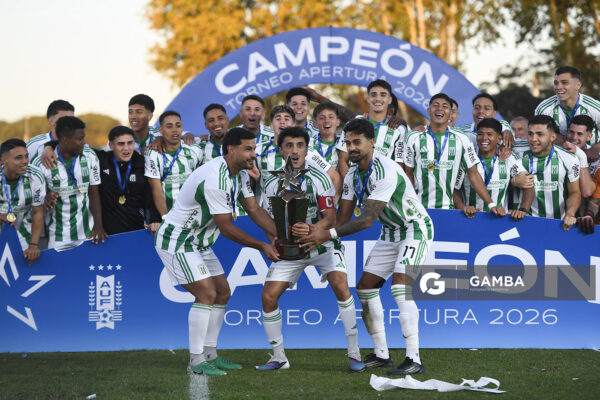 Racing Campeón del Torneo Apertura. Liga AUF Uruguaya. Estadio Parque Osvaldo Roberto.