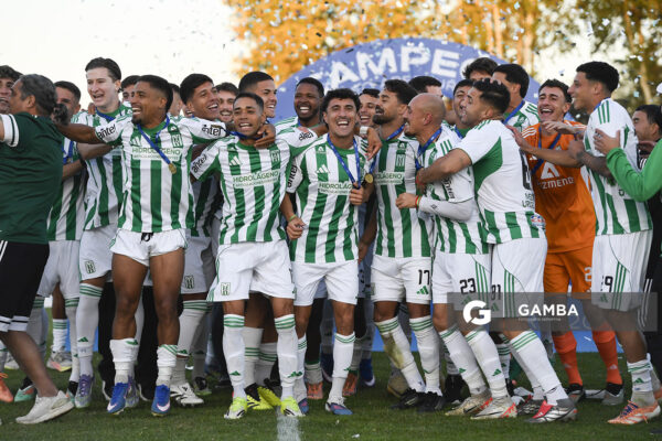 Racing Campeón del Torneo Apertura. Liga AUF Uruguaya. Estadio Parque Osvaldo Roberto.
