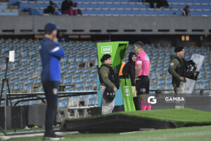 Hernán Heras, árbitro central, Liga AUF Uruguaya. Estadio Centenario.