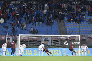 Álvaro López, de Albion, Liga AUF Uruguaya. Estadio Centenario.
