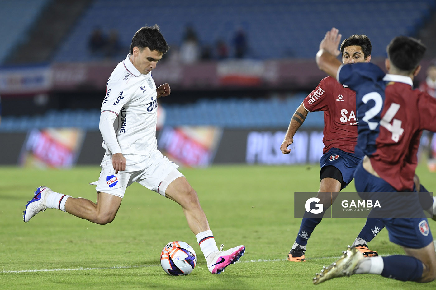 Tomás Verón Lupi, de Nacional, Liga AUF Uruguaya. Estadio Centenario.