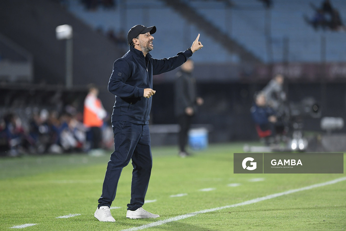 Federico Nievas, director técnico de Albion, Liga AUF Uruguaya. Estadio Centenario.