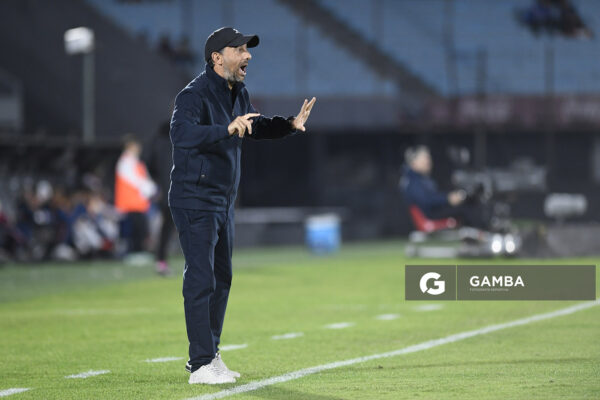 Federico Nievas, director técnico de Albion, Liga AUF Uruguaya. Estadio Centenario.