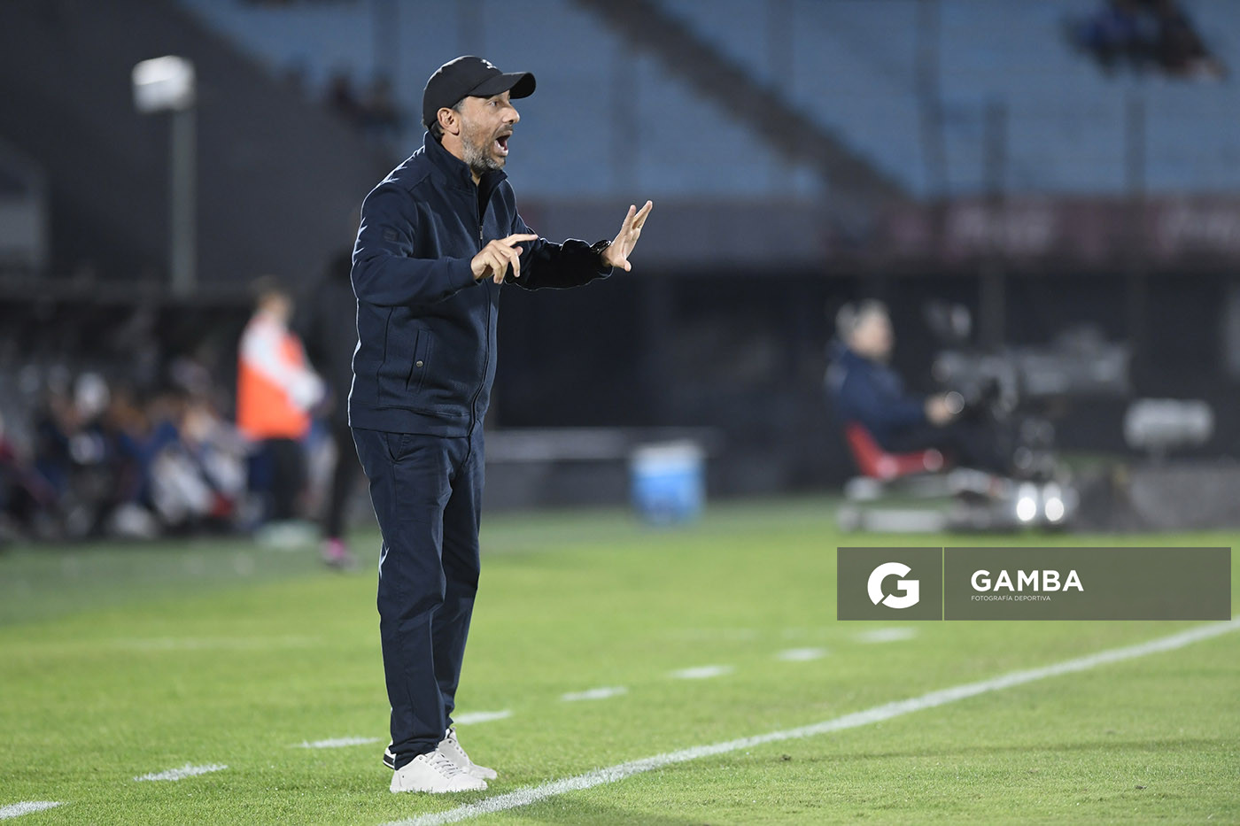 Federico Nievas, director técnico de Albion, Liga AUF Uruguaya. Estadio Centenario.