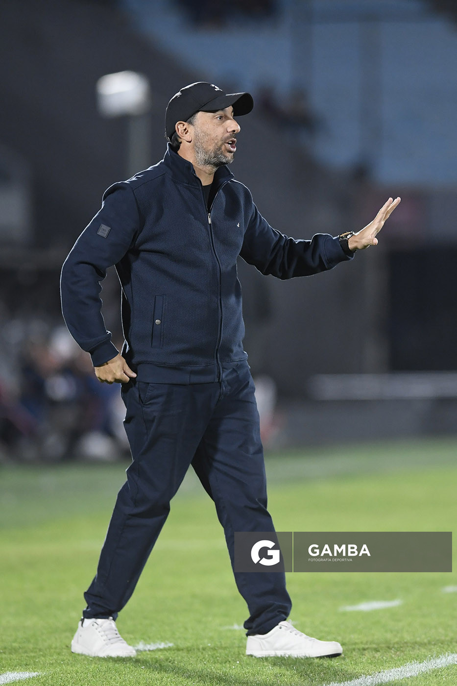 Federico Nievas, director técnico de Albion, Liga AUF Uruguaya. Estadio Centenario.