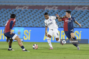 Juan Cruz de los Santos, de Nacional, Liga AUF Uruguaya. Estadio Centenario.