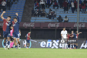 Álvaro López, de Albion, Liga AUF Uruguaya. Estadio Centenario.