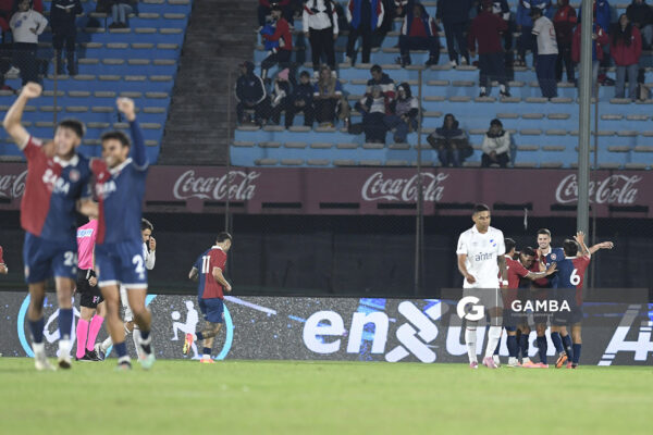 Álvaro López, de Albion, Liga AUF Uruguaya. Estadio Centenario.