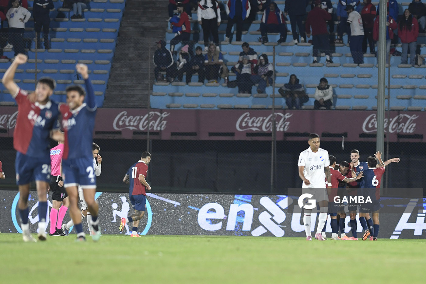 Álvaro López, de Albion, Liga AUF Uruguaya. Estadio Centenario.