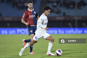 Agustín Dos Santos, de Nacional, Liga AUF Uruguaya. Estadio Centenario.