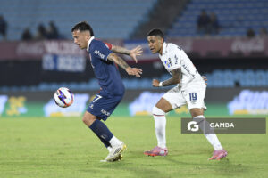 Santiago Costa, de Albion, Liga AUF Uruguaya. Estadio Centenario.