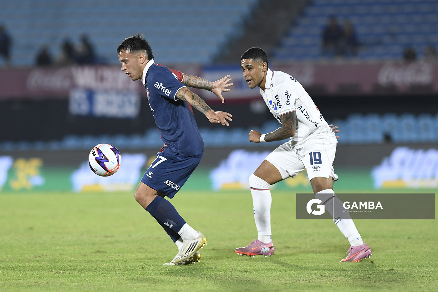 Santiago Costa, de Albion, Liga AUF Uruguaya. Estadio Centenario.