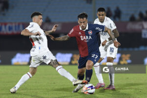 Santiago Costa, de Albion, Liga AUF Uruguaya. Estadio Centenario.