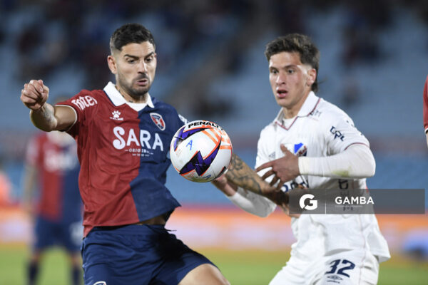 Hernán Toledo, de Albion, Liga AUF Uruguaya. Estadio Centenario.
