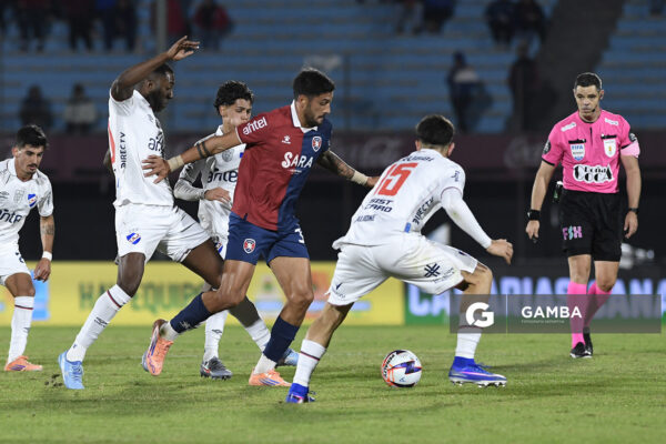 Tobías Figueroa, de Albion, Liga AUF Uruguaya. Estadio Centenario.