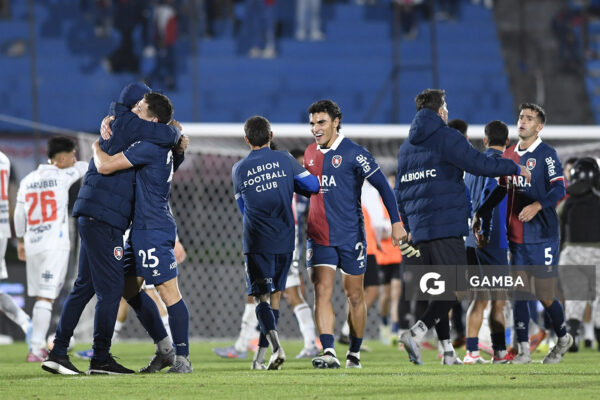 Jugadores de Albion. Liga AUF Uruguaya. Estadio Centenario.