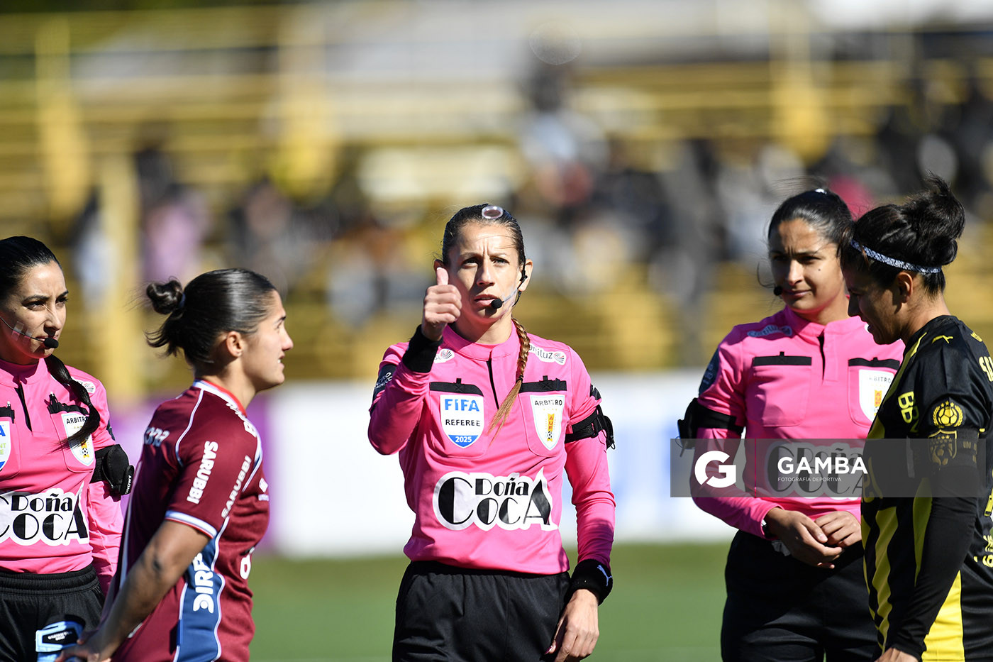 Nadia Fuques, árbitra central, Campeonato Uruguayo Femenino. Estadio José Pedro Damiani.