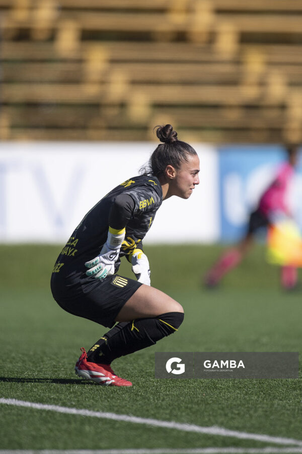 Vanina Sburlatti, golera de Peñarol, Campeonato Uruguayo Femenino. Estadio José Pedro Damiani.