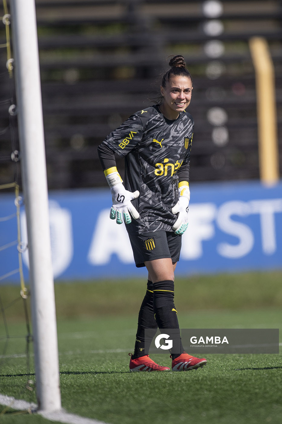 Vanina Sburlatti, golera de Peñarol, Campeonato Uruguayo Femenino. Estadio José Pedro Damiani.