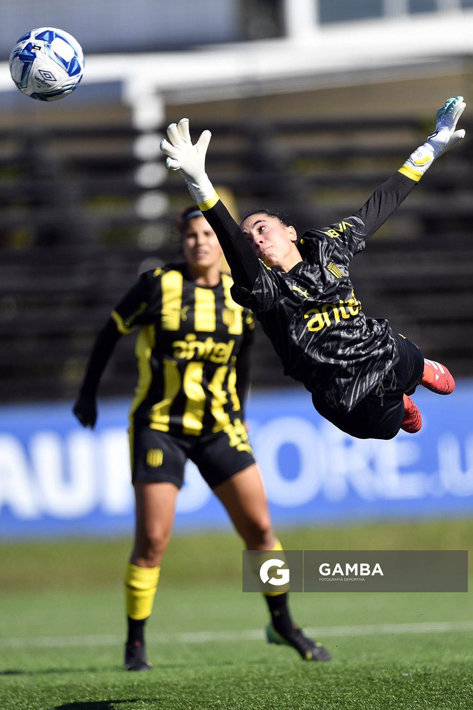 Vanina Sburlatti, golera de Peñarol, Campeonato Uruguayo Femenino. Estadio José Pedro Damiani.