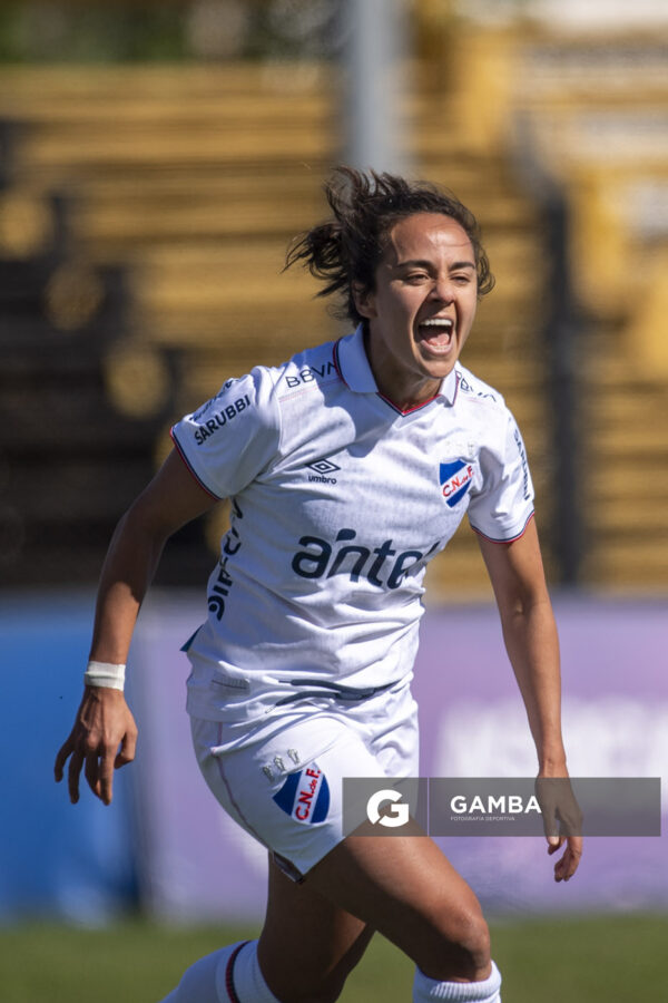 Valentina Montenegro, de Nacional, Campeonato Uruguayo Femenino. Estadio José Pedro Damiani.
