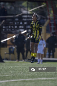 Ilana Guedes, de Peñarol, Campeonato Uruguayo Femenino. Estadio José Pedro Damiani.