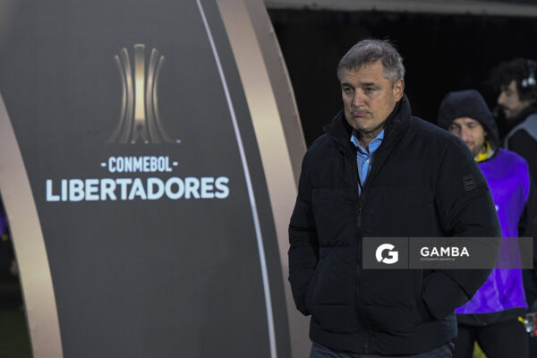 Diego Aguirre, director técnico de Peñarol, Copa Conmebol Libertadores. Estadio Campeón del Siglo.