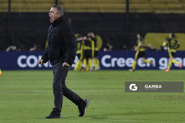 Diego Aguirre, director técnico de Peñarol, Copa Conmebol Libertadores. Estadio Campeón del Siglo.